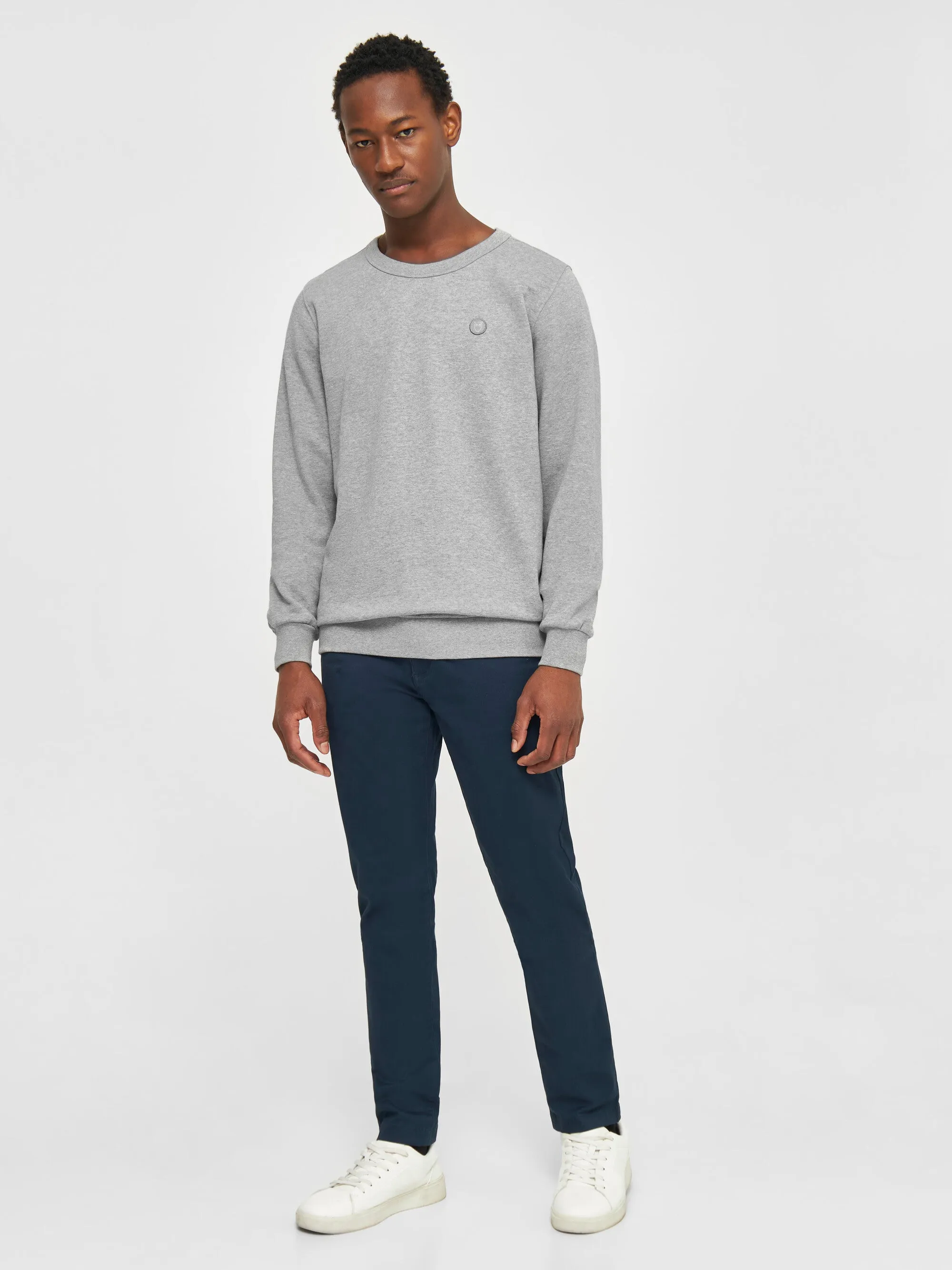 Basic badge sweat - Grey Melange Knowledge Cotton