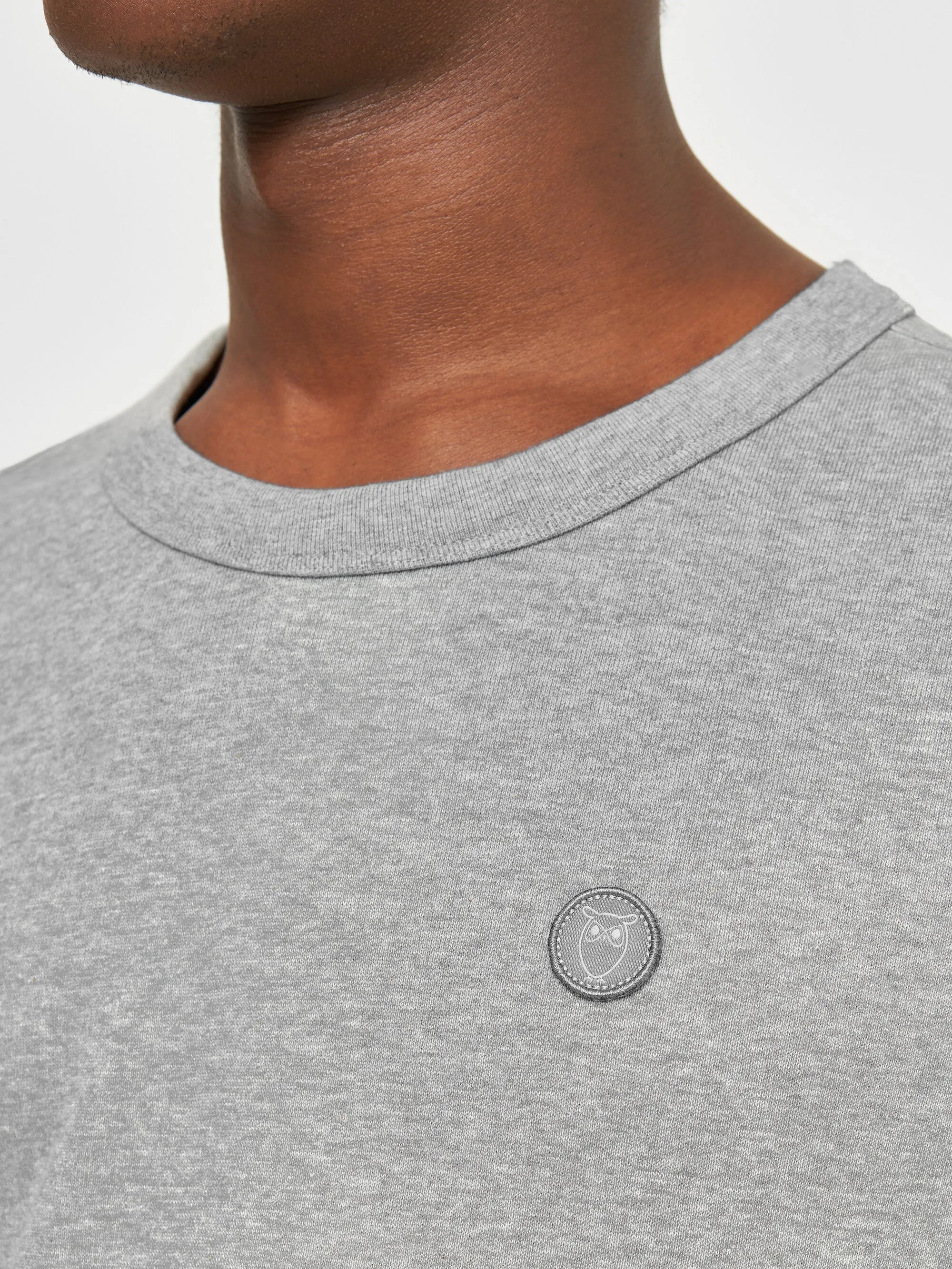 Basic badge sweat - Grey Melange Knowledge Cotton