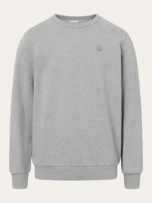 Basic badge sweat - Grey Melange Knowledge Cotton