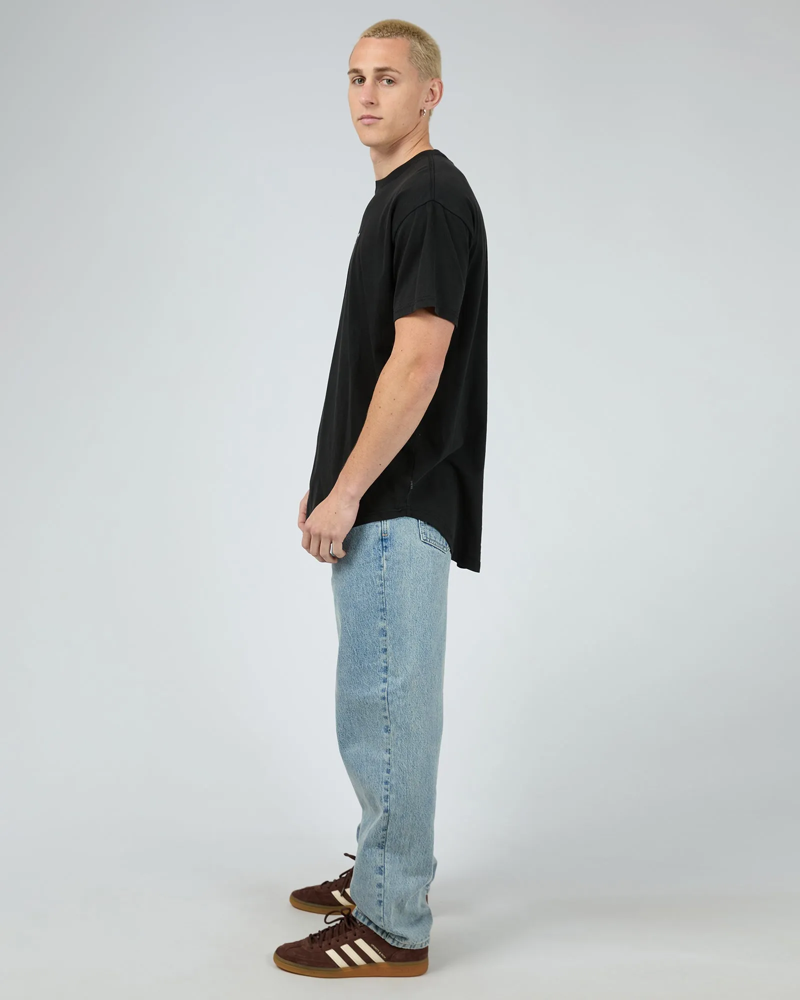 Invest Scoop Tee Washed Black
