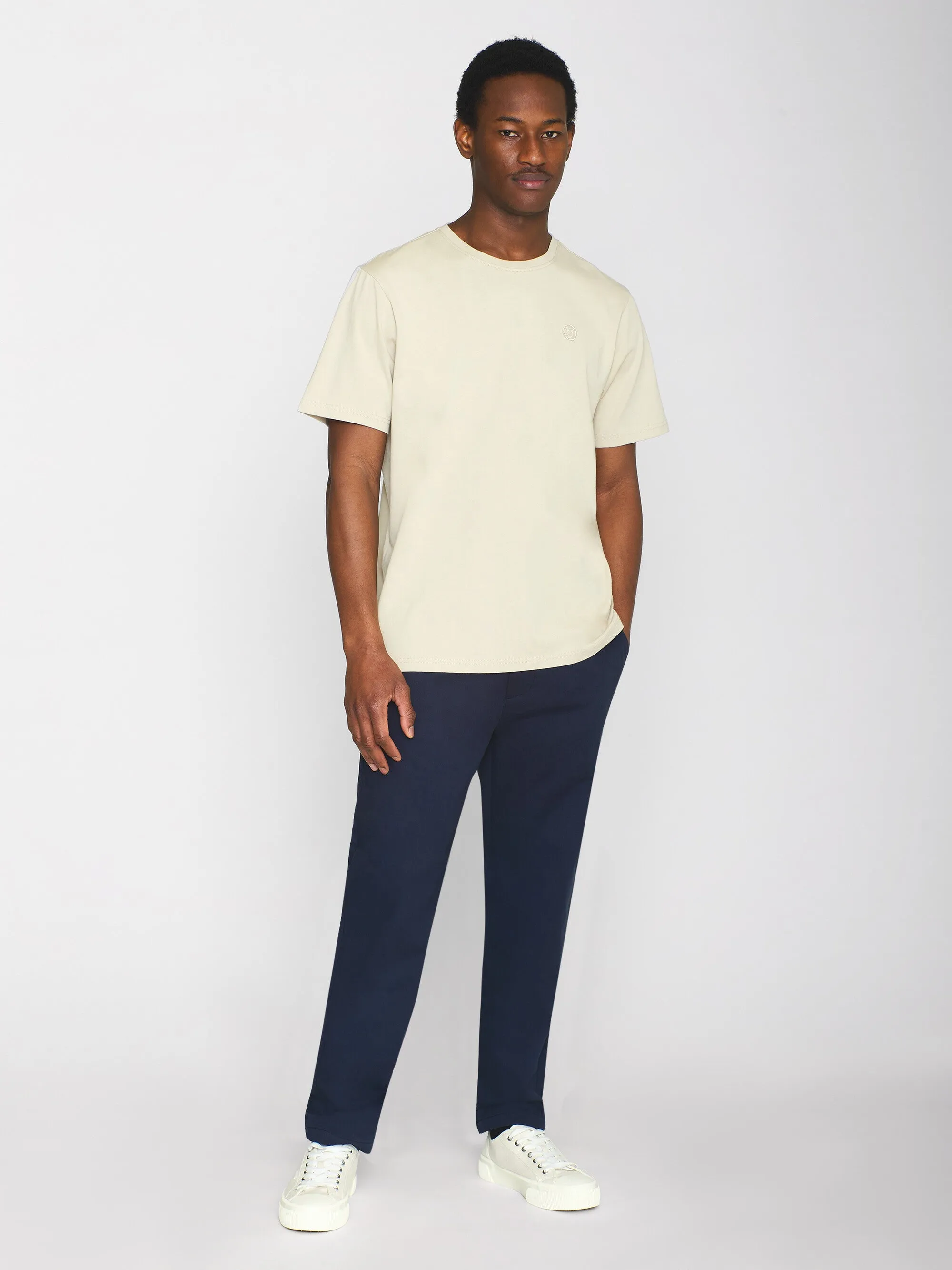 Regular fit Badge t-shirt - Light feather gray Knowledge Cotton
