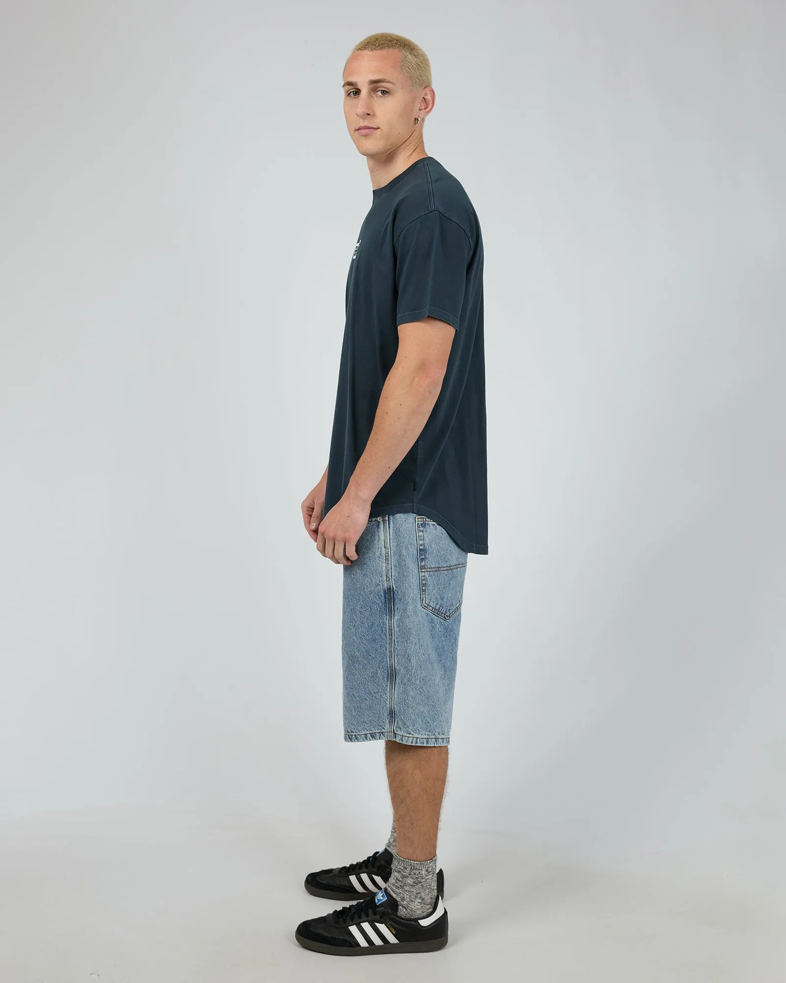 Straight Edge Tee Navy