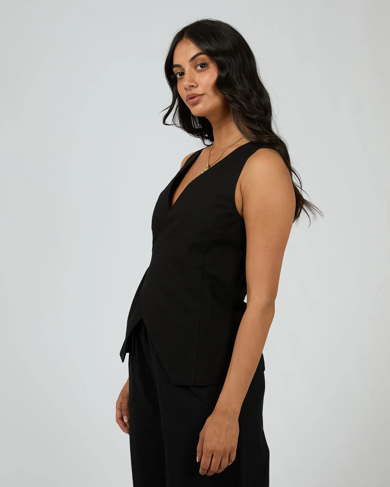 Willa Vest Black