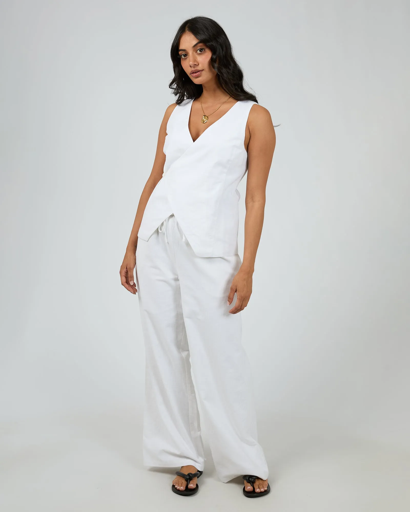 Willa Vest White