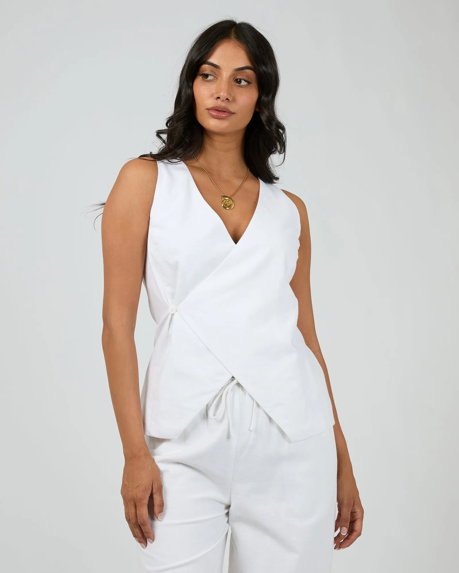 Willa Vest White